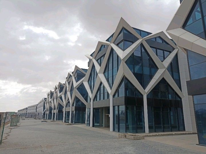 Construction Experts in Egypt working on steel structure project